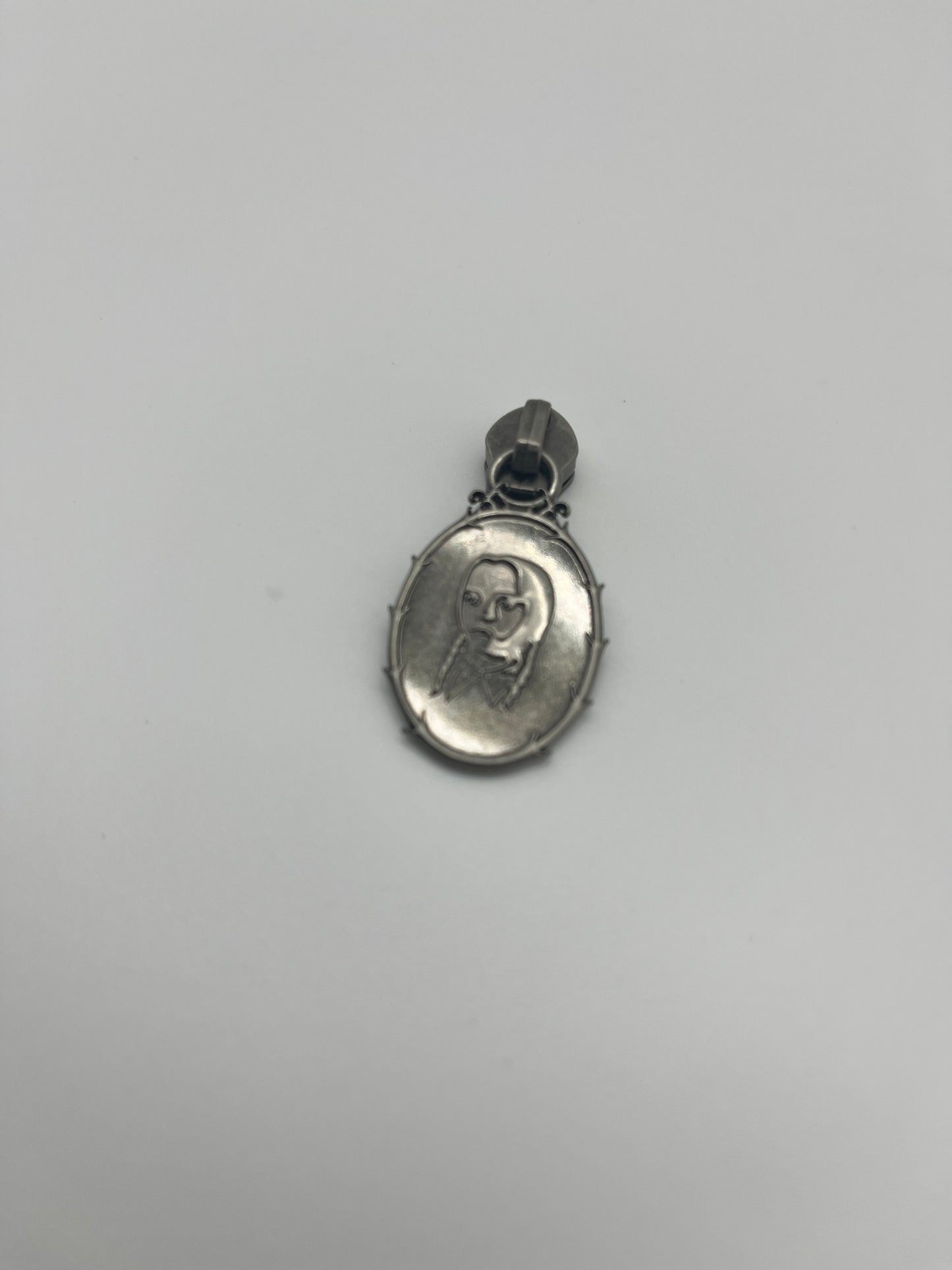 #5 Zip - Wednesday Portrait - Antique Silver (Zorelle)