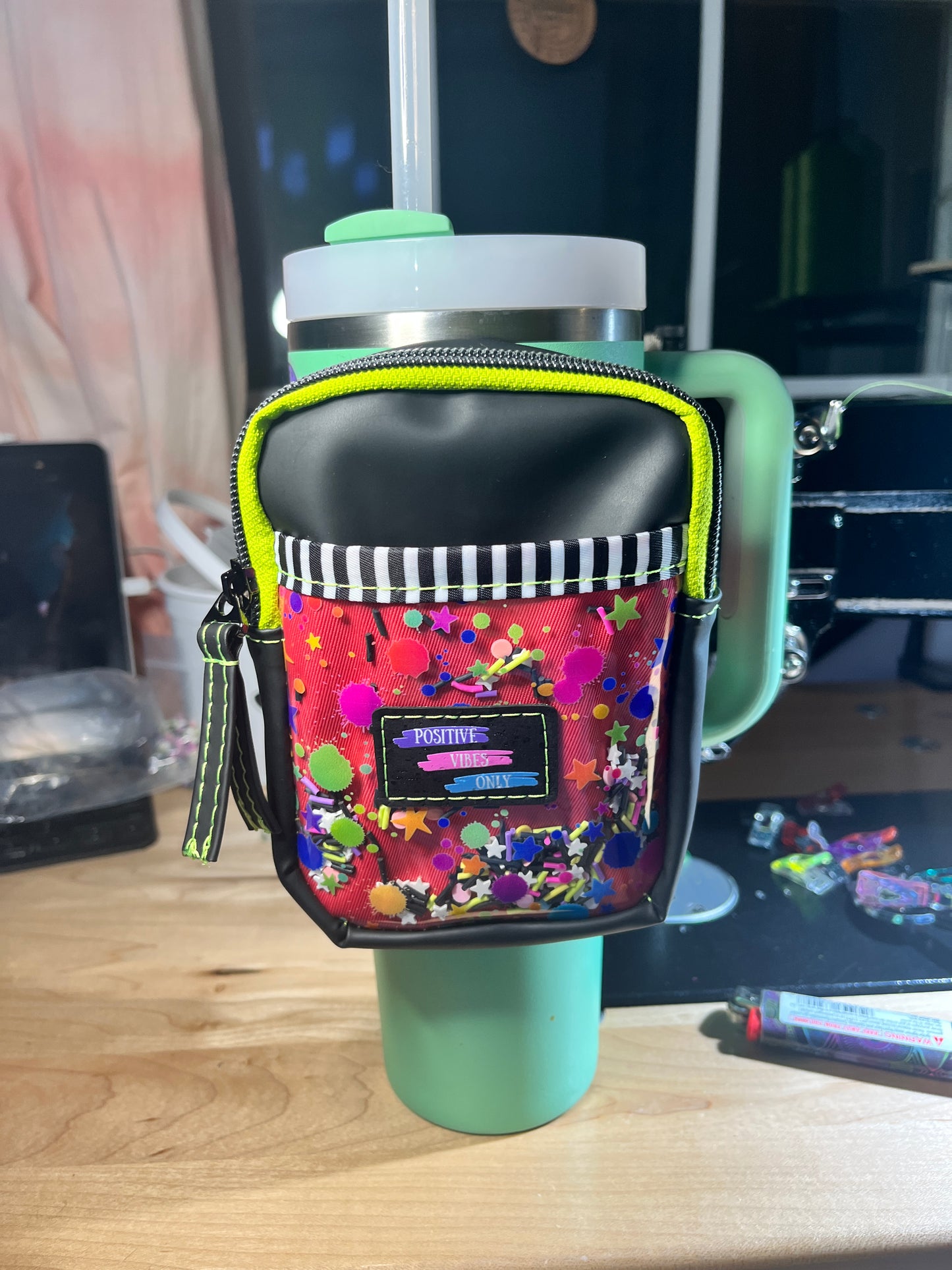 Hydro Pouch - Neon Vibes