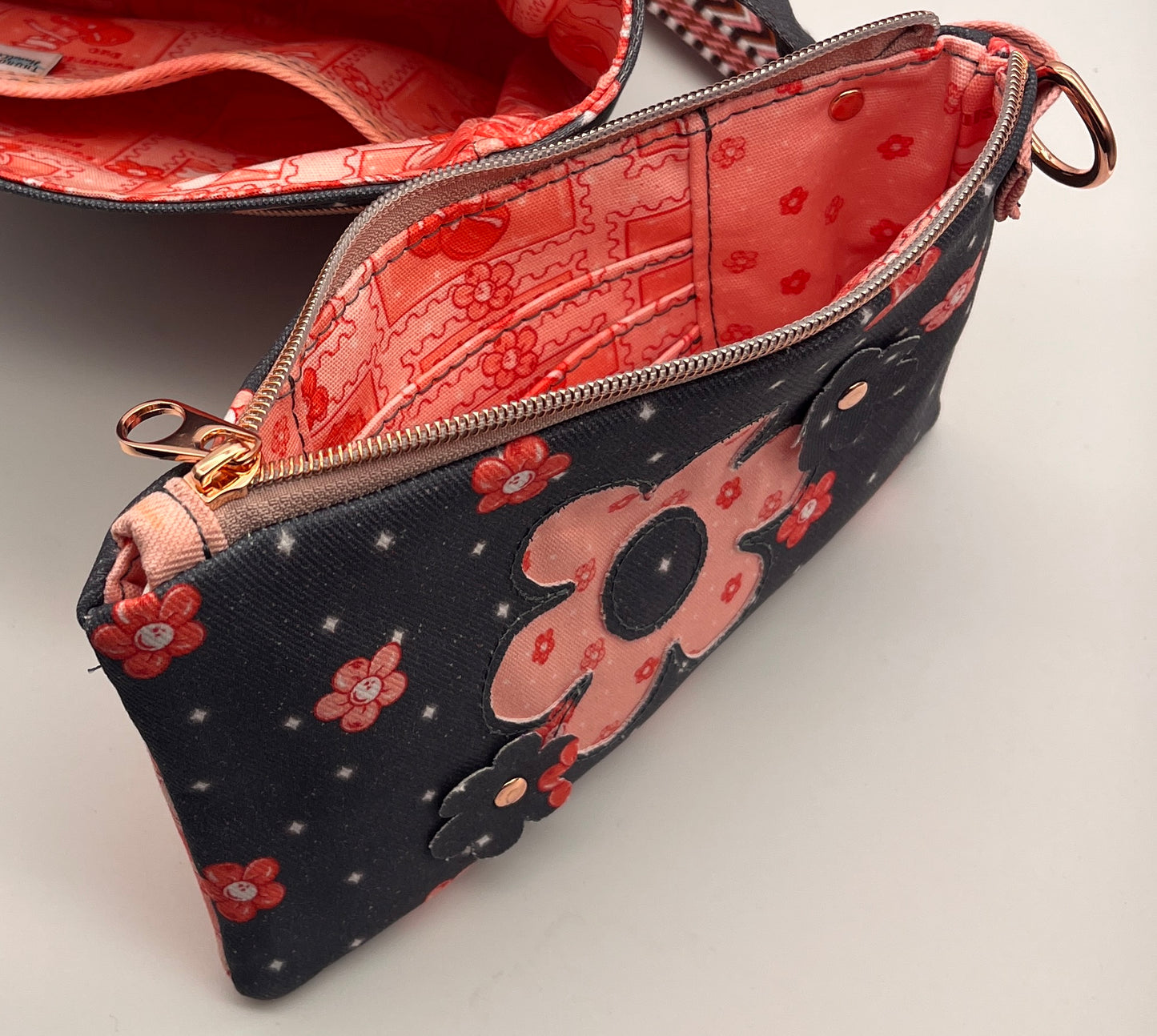 Iris Clutch Applique - Sew Sweet Retreat